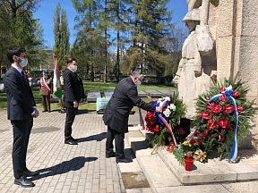 Церемония возложения венков и цветов к Памятнику советским воинам, на католическом кладбище в Бореке Фаленцком и кладбище советских солдат-военнопленных в Скотниках Церемония возложения венков и цветов к Памятнику советским воинам, на католическом кладбище в Бореке Фаленцком и кладбище советских солдат-военнопленных в Скотниках